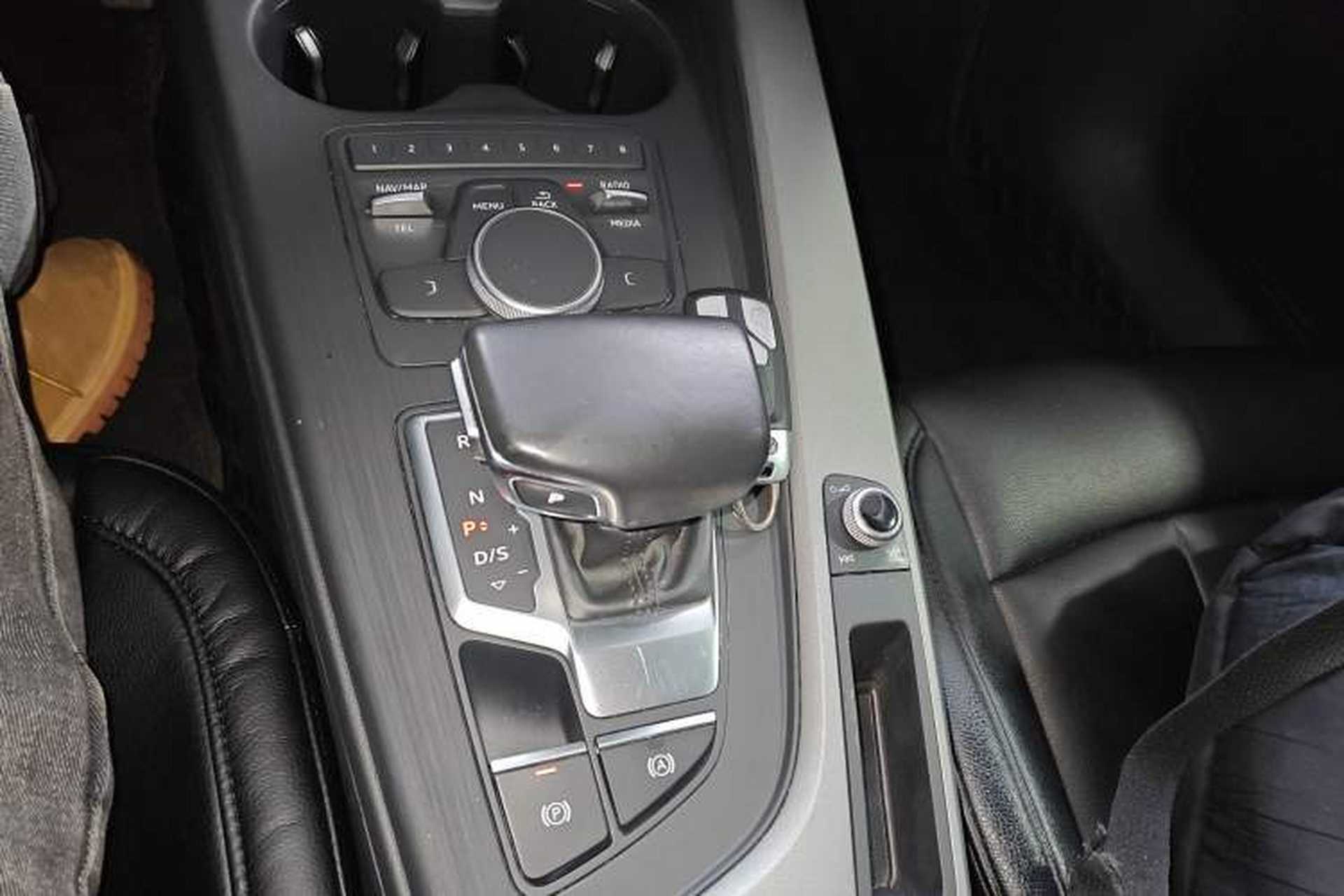 Used Audi A4L 2018 30th Anniversary Edition 30 TFSI Ambition Model Gear Lever