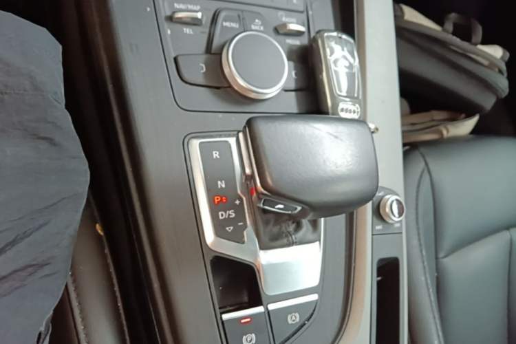 Used Audi A4L 2018 30th Anniversary Edition 40 TFSI Trendy Model Gear Lever