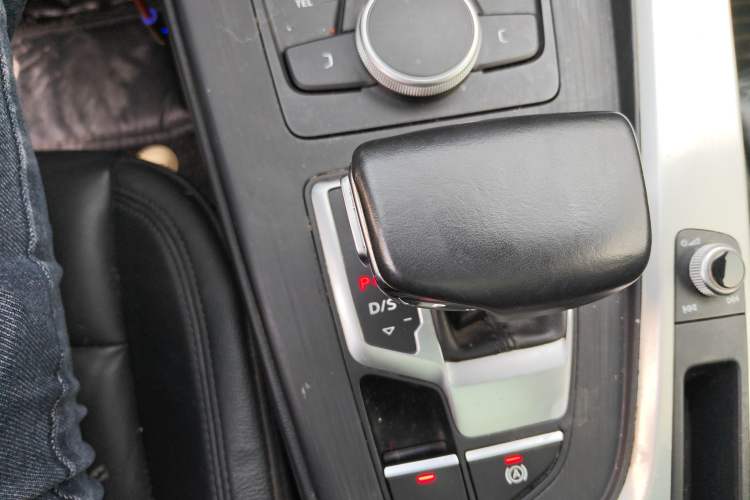 Used Audi A4L 2018 30th Anniversary Edition 45 TFSI quattro Individual Sport Edition Gear Lever