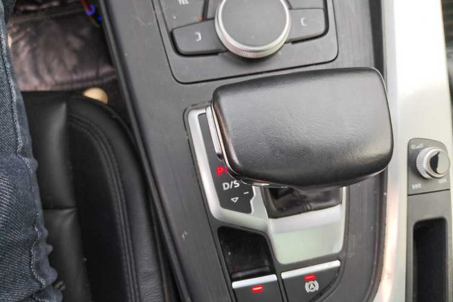 Used Audi A4L 2018 30th Anniversary Edition 45 TFSI quattro Individual Sport Edition Gear Lever