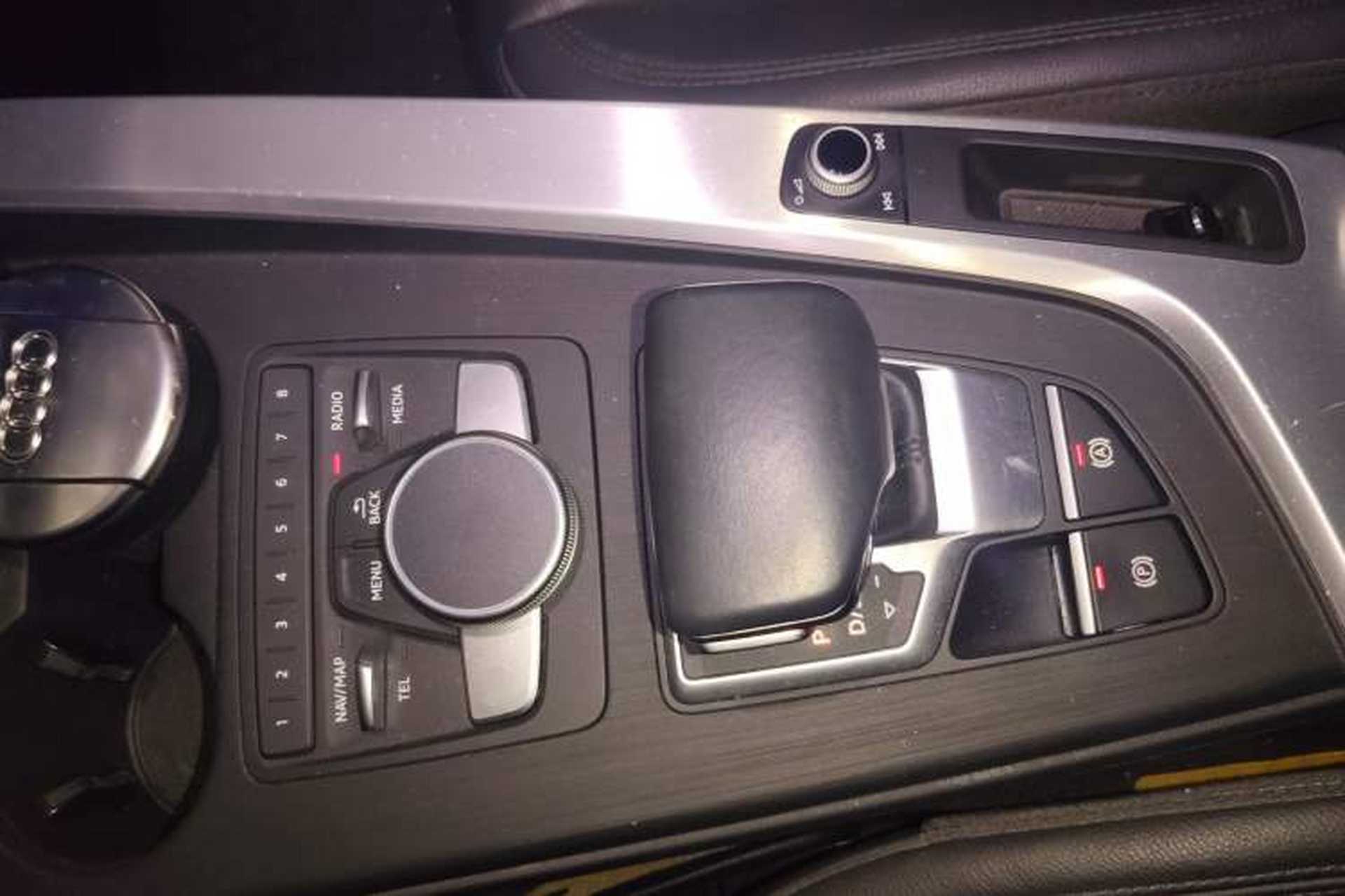 Used Audi A4L 2018 30th Anniversary Edition 40 TFSI Fashion Model Gear Lever