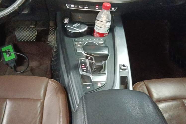 Used Audi A4L 2018 30th Anniversary Edition 40 TFSI Fashion Model Gear Lever