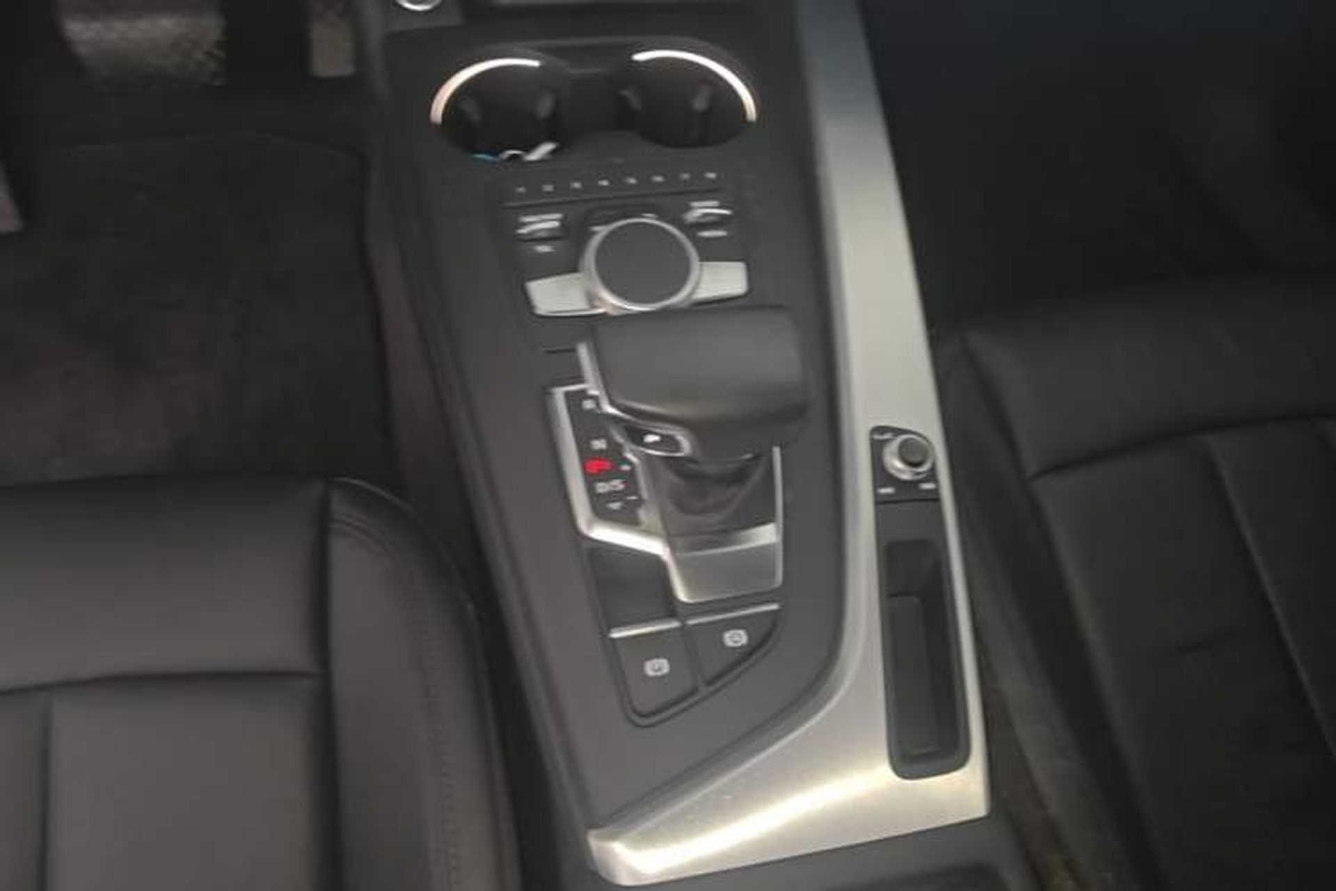 Used Audi A4L 2018 30th Anniversary Edition 40 TFSI Fashion Model Gear Lever