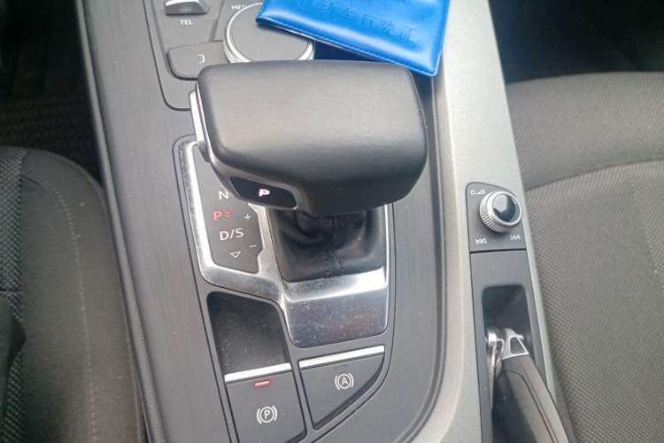 Used Audi A4L 2018 30th Anniversary Edition 30 TFSI Ambition Model Gear Lever