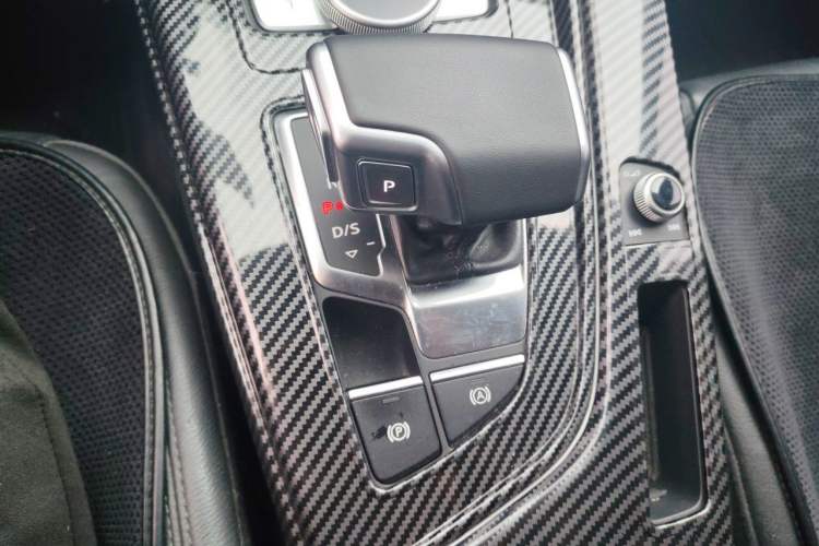 Used Audi A4L 2018 30th Anniversary Edition 40 TFSI Fashion Model Gear Lever