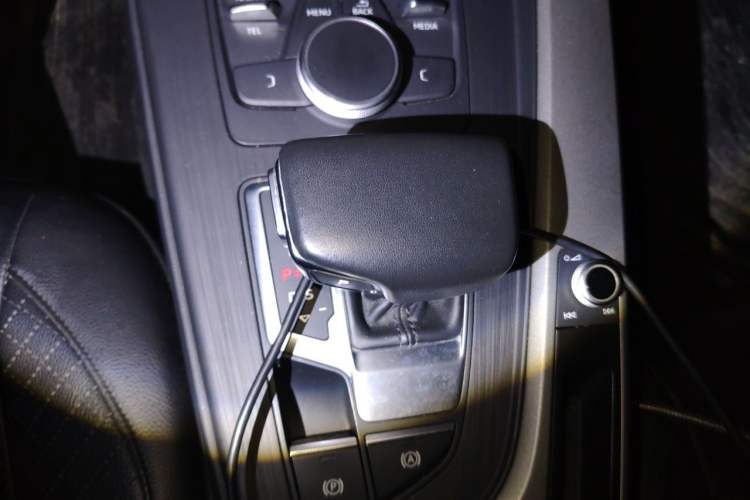Used Audi A4L 2018 30th Anniversary Edition 40 TFSI Trendy Model Gear Lever