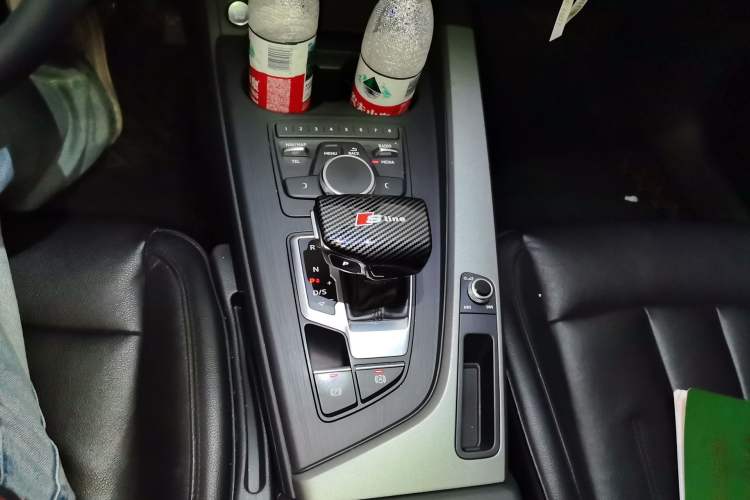 Used Audi A4L 2018 30th Anniversary Edition 40 TFSI Trendy Model Gear Lever