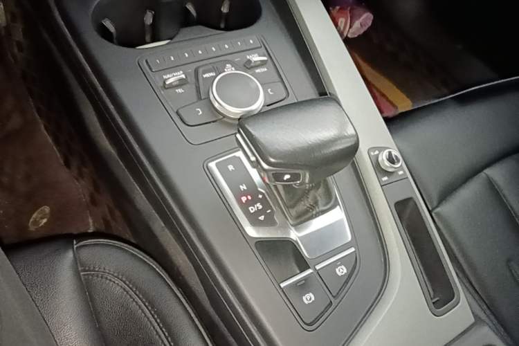 Used Audi A4L 2018 30th Anniversary Edition 40 TFSI Trendy Model Gear Lever