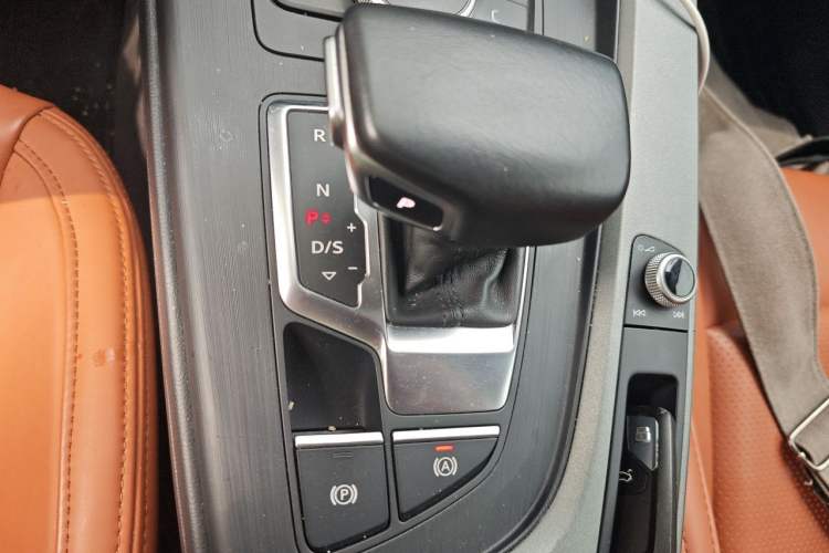 Used Audi A4L 2018 30th Anniversary Edition 40 TFSI Trendy Model Gear Lever