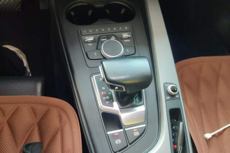 Used Audi A4L 2018 30th Anniversary Edition 30 TFSI Ambition Model Gear Lever
