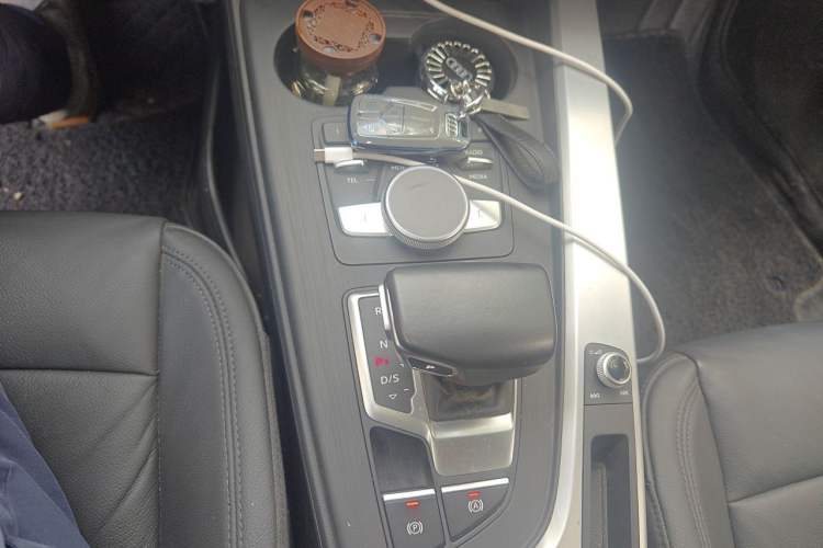 Used Audi A4L 2018 30th Anniversary Edition 40 TFSI Fashion Model Gear Lever
