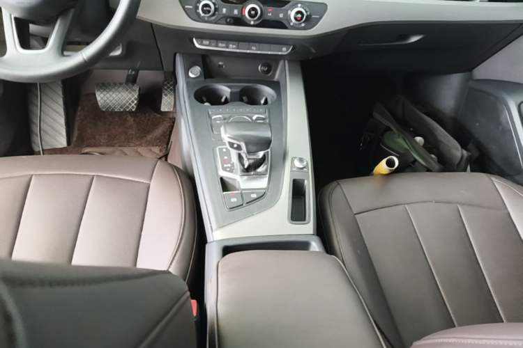 Used Audi A4L 2018 30th Anniversary Edition 40 TFSI Trendy Model Gear Lever
