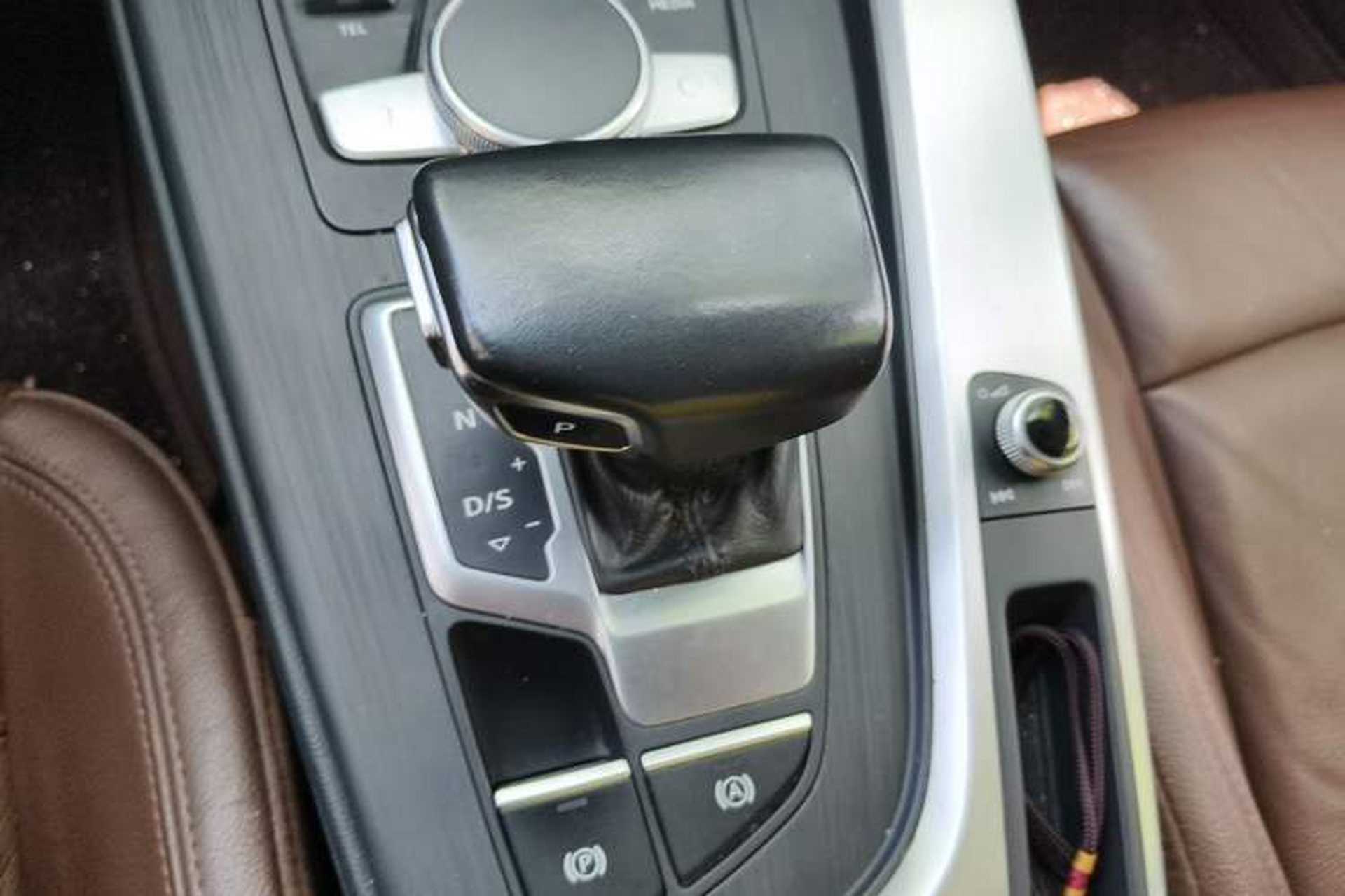 Used Audi A4L 2018 30th Anniversary Edition 40 TFSI Fashion Model Gear Lever