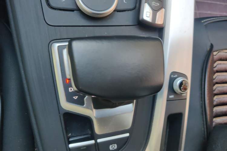 Used Audi A4L 2018 30th Anniversary Edition 40 TFSI Trendy Model Gear Lever