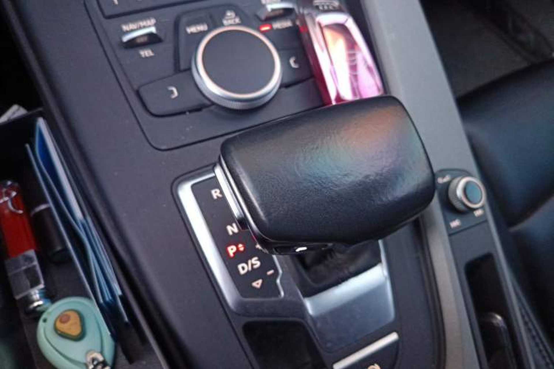 Used Audi A4L 2018 30th Anniversary Edition 40 TFSI Trendy Model Gear Lever