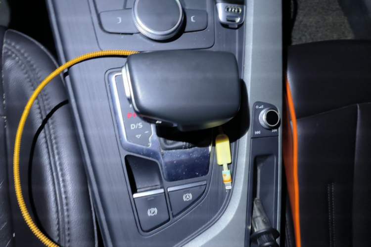 Used Audi A4L 2018 30th Anniversary Edition 30 TFSI Ambition Model Gear Lever