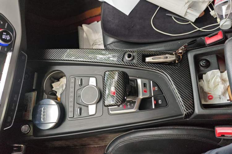 Used Audi A4L 2018 30th Anniversary Edition 40 TFSI Fashion Model Gear Lever
