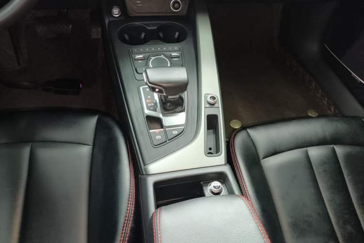 Used Audi A4L 2018 30th Anniversary Edition 40 TFSI Trendy Model Gear Lever
