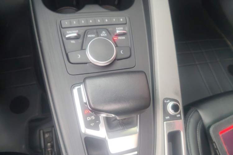 Used Audi A4L 2018 30th Anniversary Edition 30 TFSI Ambition Model Gear Lever