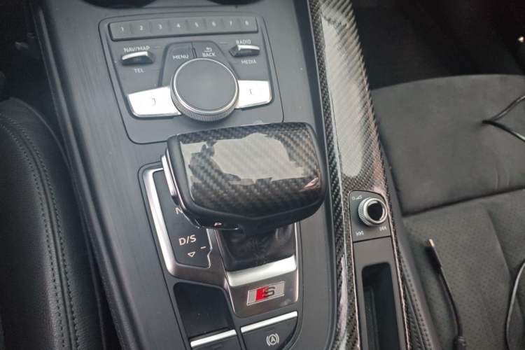 Used Audi A4L 2018 30th Anniversary Edition 45 TFSI quattro Sport model Gear Lever