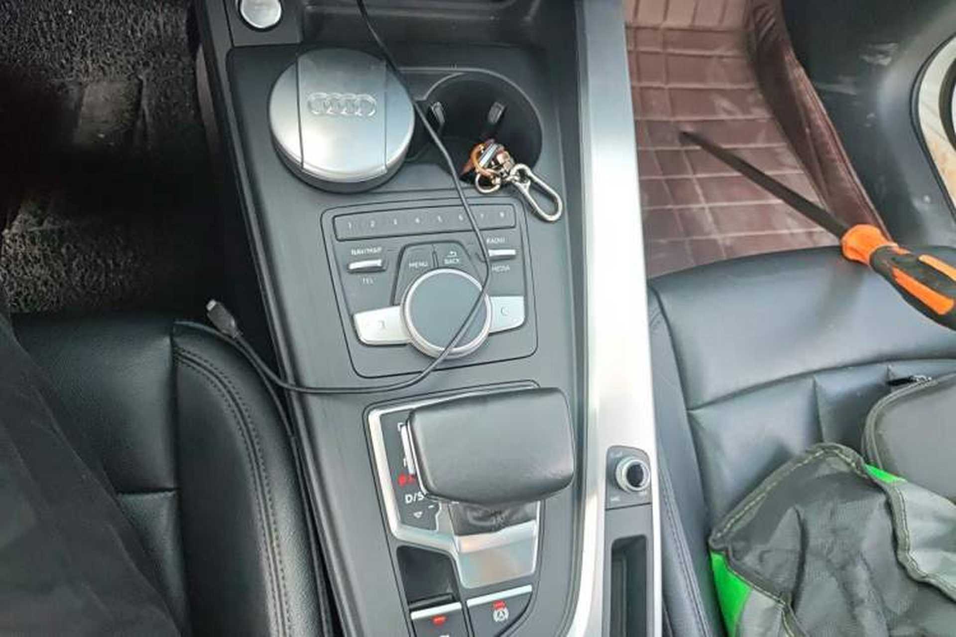 Used Audi A4L 2018 30th Anniversary Edition 40 TFSI Fashion Model Gear Lever