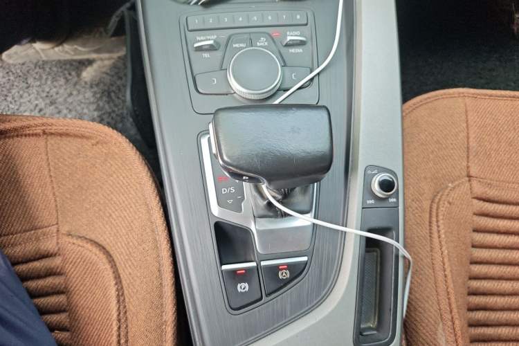 Used Audi A4L 2018 30th Anniversary Edition 40 TFSI Trendy Model Gear Lever