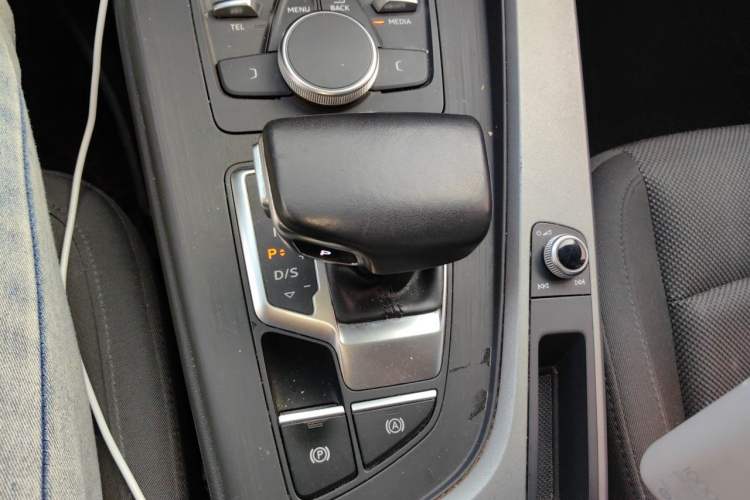 Used Audi A4L 2018 30th Anniversary Edition 40 TFSI Trendy Model Gear Lever