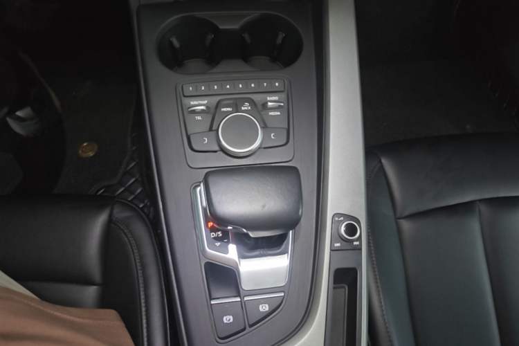 Used Audi A4L 2018 30th Anniversary Edition 40 TFSI Trendy Model Gear Lever