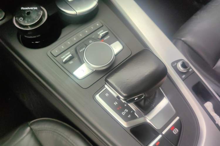 Used Audi A4L 2018 30th Anniversary Edition 40 TFSI Fashion Model Gear Lever