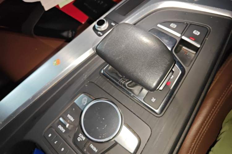 Used Audi A4L 2018 30th Anniversary Edition 40 TFSI Fashion Model Gear Lever