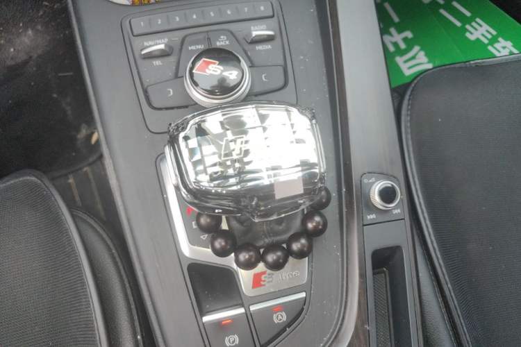 Used Audi A4L 2018 30th Anniversary Edition 30 TFSI Ambition Model Gear Lever