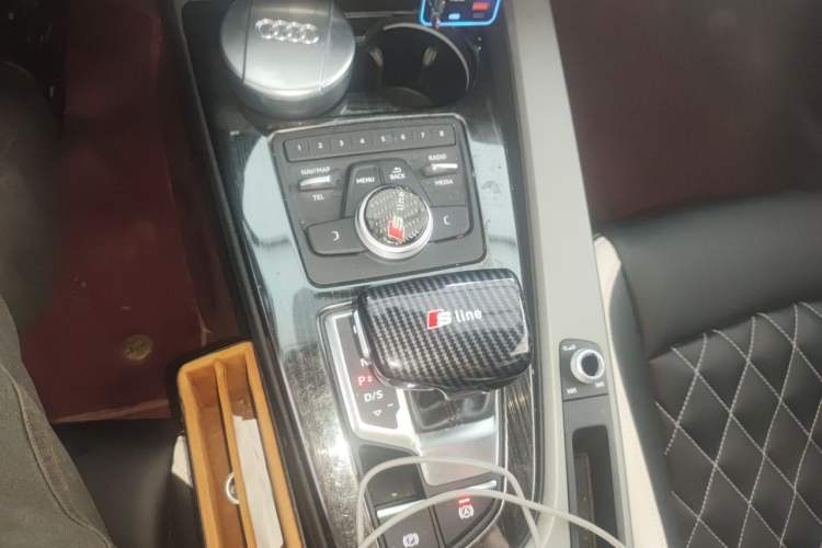 Used Audi A4L 2018 30th Anniversary Edition 40 TFSI Trendy Model Gear Lever