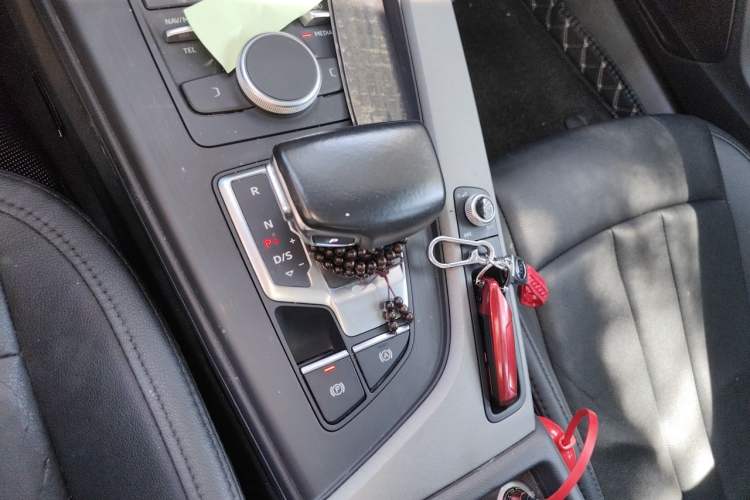 Used Audi A4L 2018 30th Anniversary Edition 40 TFSI Trendy Model Gear Lever