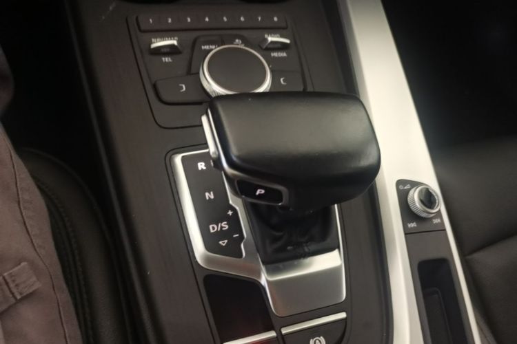 Used Audi A4L 2018 30th Anniversary Edition 45 TFSI quattro Individual Sport Edition Gear Lever