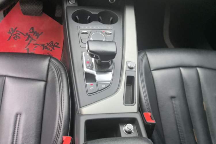 Used Audi A4L 2018 30th Anniversary Edition 40 TFSI Trendy Model Gear Lever
