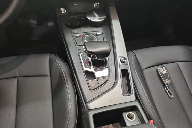 Used Audi A4L 2018 30th Anniversary Edition 40 TFSI Trendy Model Gear Lever