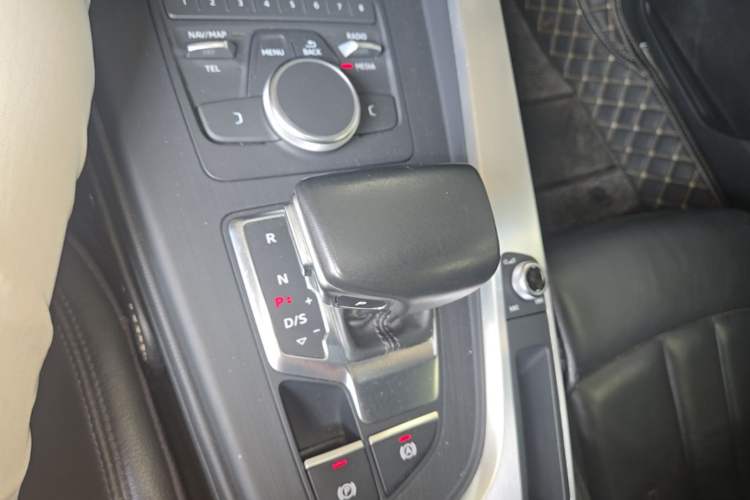 Used Audi A4L 2018 30th Anniversary Edition 45 TFSI quattro Individual Sport Edition Gear Lever