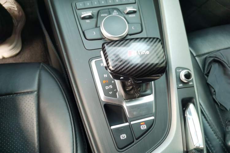 Used Audi A4L 2018 30th Anniversary Edition 40 TFSI Trendy Model Gear Lever