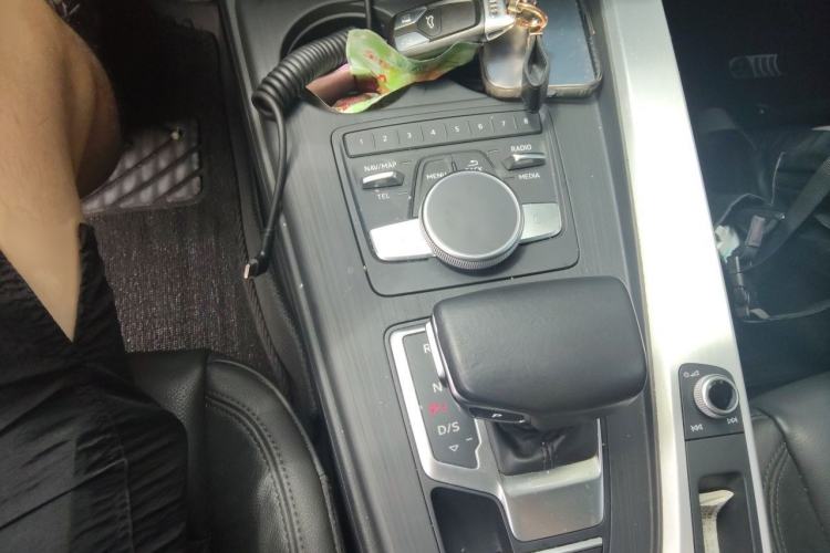 Used Audi A4L 2018 30th Anniversary Edition 40 TFSI Fashion Model Gear Lever