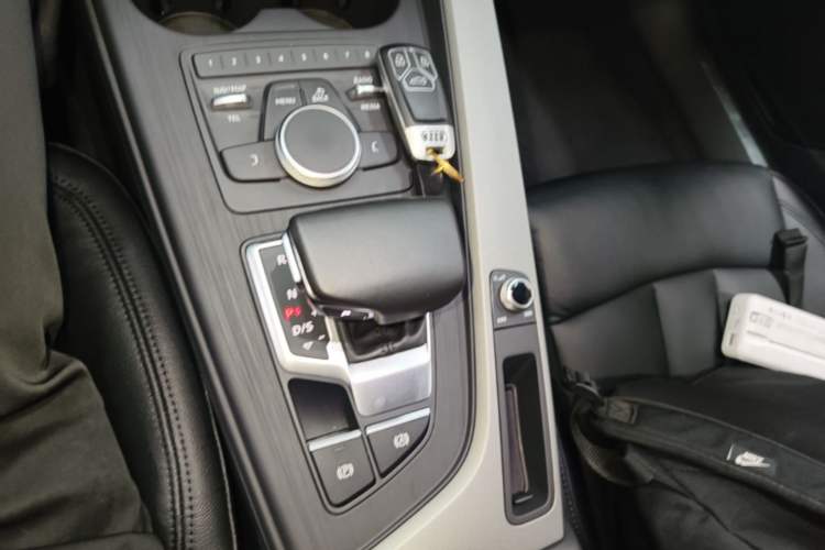 Used Audi A4L 2018 30th Anniversary Edition 40 TFSI Trendy Model Gear Lever