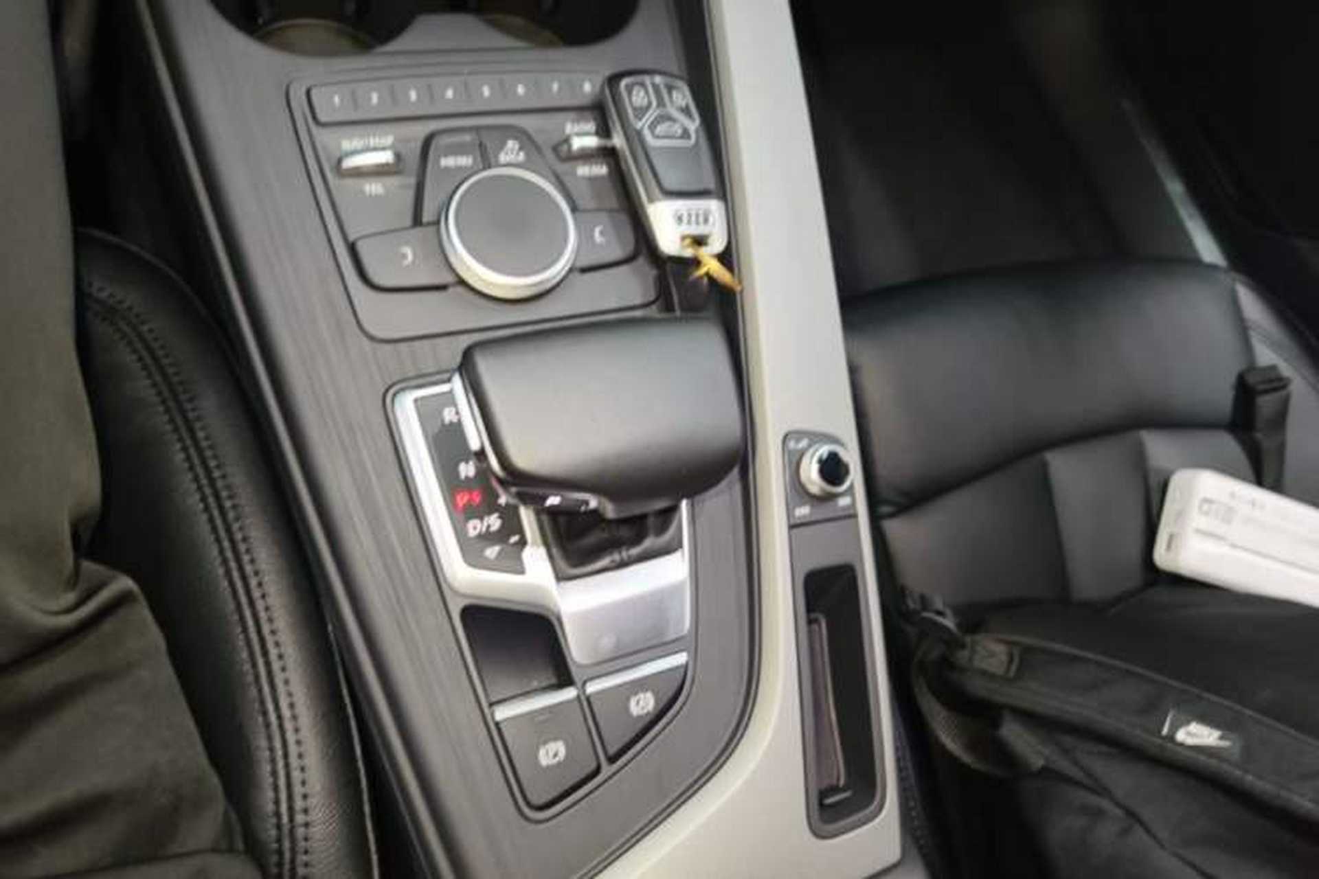 Used Audi A4L 2018 30th Anniversary Edition 40 TFSI Trendy Model Gear Lever