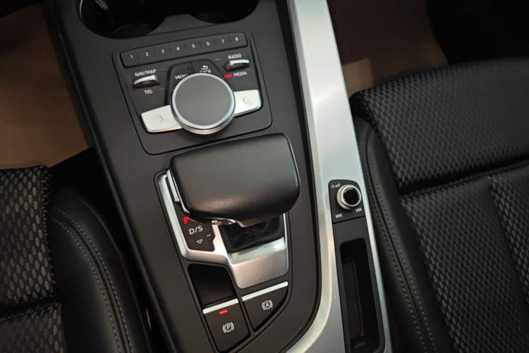 Used Audi A4L 2018 30th Anniversary Edition 40 TFSI Sport Edition Gear Lever