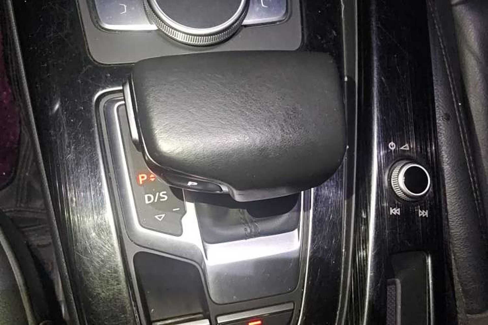 Used Audi A4L 2018 30th Anniversary Edition 40 TFSI Fashion Model Gear Lever