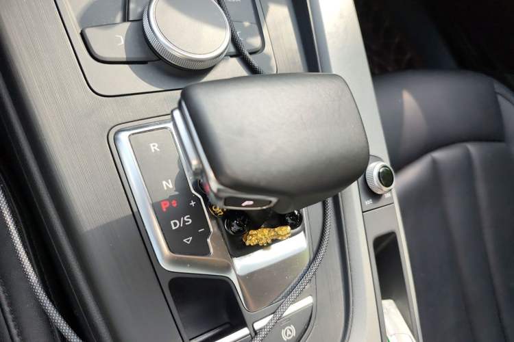 Used Audi A4L 2018 30th Anniversary Edition 40 TFSI Trendy Model Gear Lever