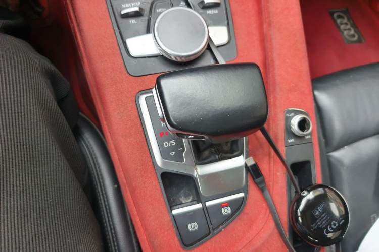 Used Audi A4L 2018 30th Anniversary Edition 40 TFSI Fashion Model Gear Lever