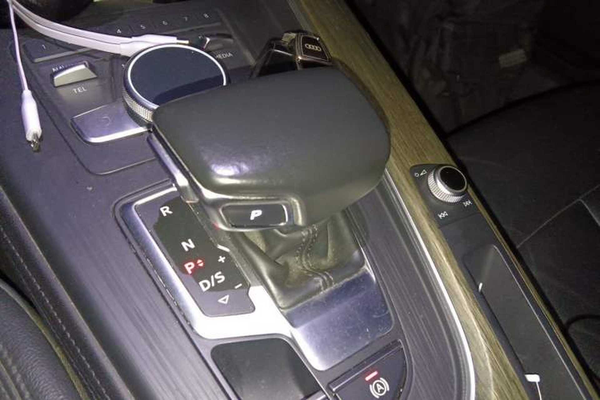 Used Audi A4L 2018 30th Anniversary Edition 40 TFSI Fashion Model Gear Lever