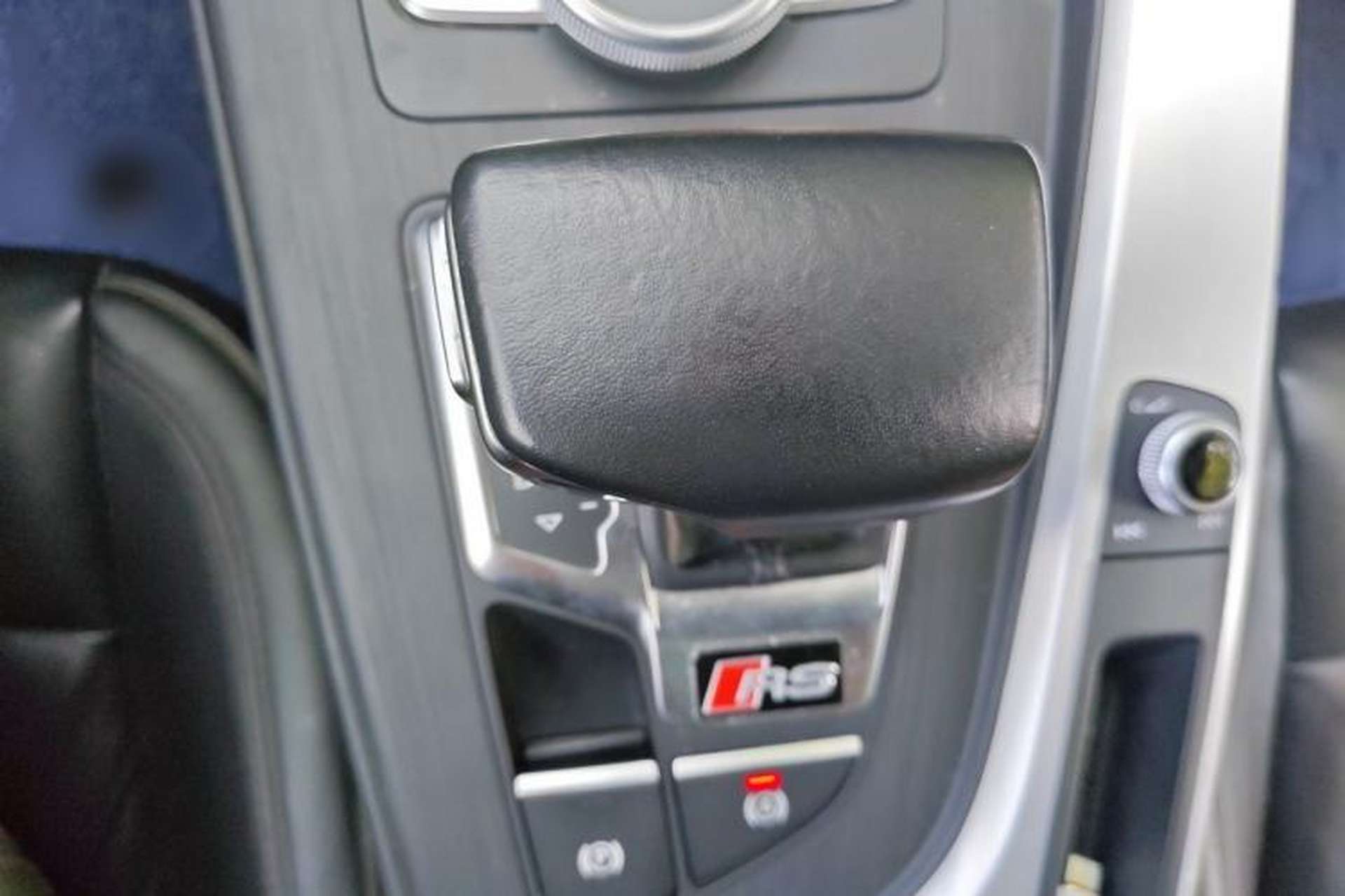 Used Audi A4L 2018 30th Anniversary Edition 40 TFSI Fashion Model Gear Lever