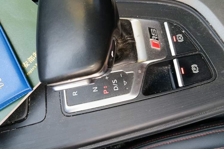 Used Audi A4L 2018 30th Anniversary Edition 40 TFSI Trendy Model Gear Lever