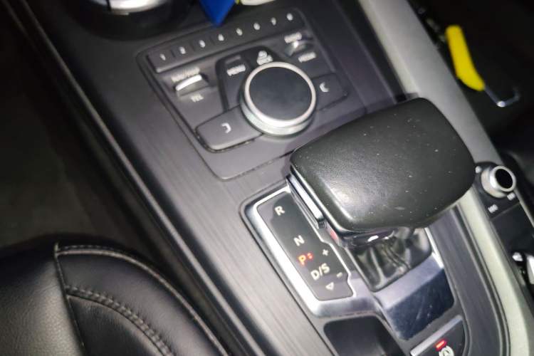 Used Audi A4L 2018 30th Anniversary Edition 30 TFSI Ambition Model Gear Lever