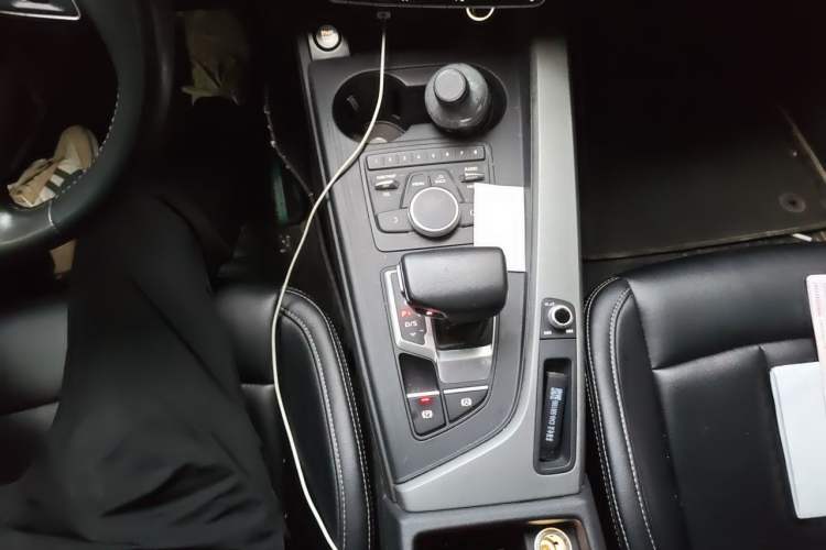 Used Audi A4L 2018 30th Anniversary Edition 40 TFSI Trendy Model Gear Lever